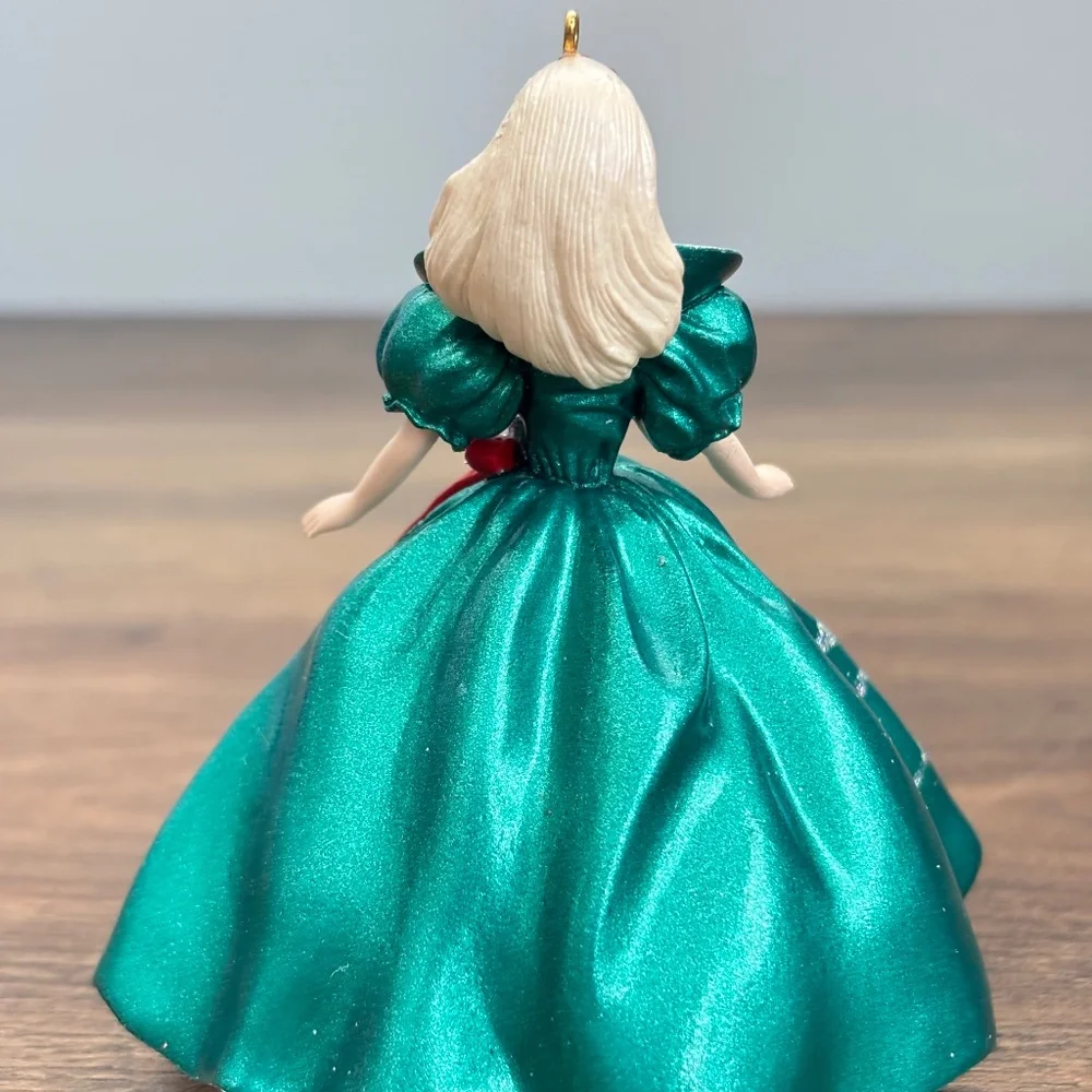 VINTAGE Hallmark Keepsake Christmas Ornament Green HOLIDAY BARBIE Mattel 1995